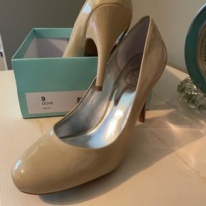 Never worn Jessica Simpson heels !